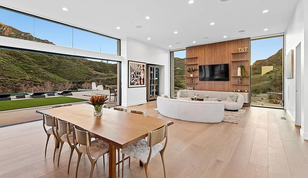 Talk to Paul TTP Kaley Cuoco Purchased Agoura Hills from Taylor Lautner